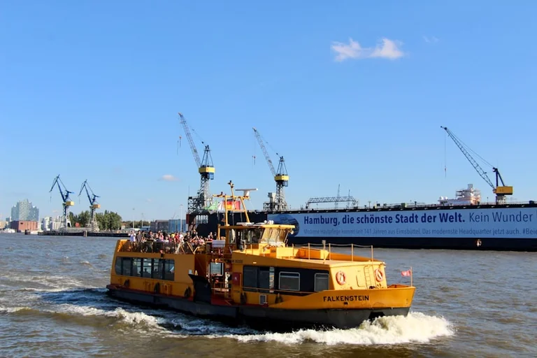 Hamburg heute Abend: Elbfähre und Rückfahrt planen