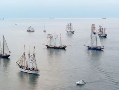 Wie Rostock Traditionssegler in die Ostsee lockt