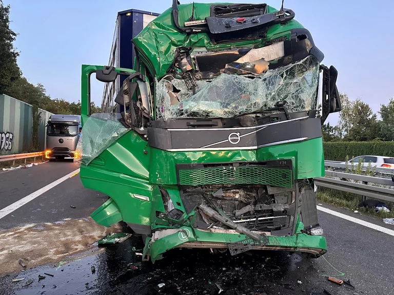 A15 bei Cottbus: Nach Lkw-Brand wird der Stau tödlich