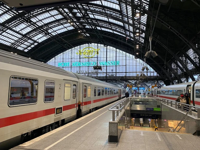 Bahnverkehr am 3. August: So prüfen Reisende ihre Fahrt