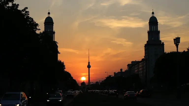 Hitze in Deutschland: Diese Warnungen morgens prüfen