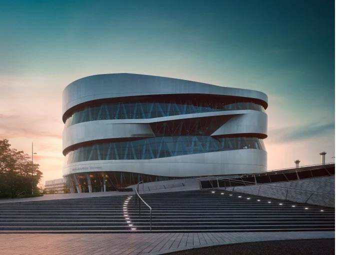 Mercedes-Benz Museum Stuttgart: Zeitreise bis 17.20 Uhr