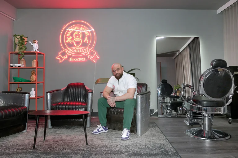 VfL-Barbier öffnet seinen Salon in Bochum für 30 Fans