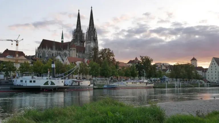 „Von Drachen, Krabben und einem blauen Esel“: Regensburg am 25. August