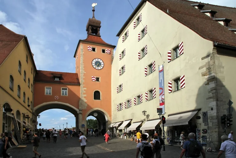 „Von Drachen, Krabben und einem blauen Esel“: Regensburg am 25. August