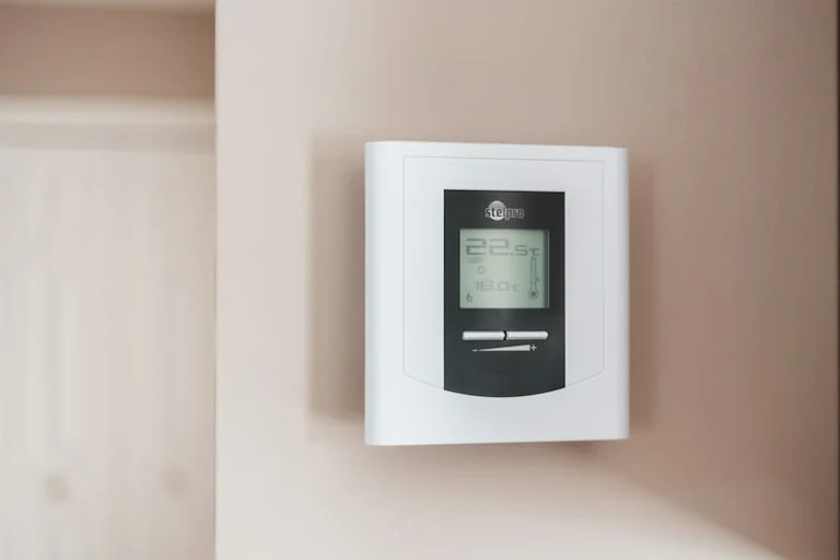 Herbst-Check für Zuhause: Heizung, Rauchmelder und Schutz prüfen