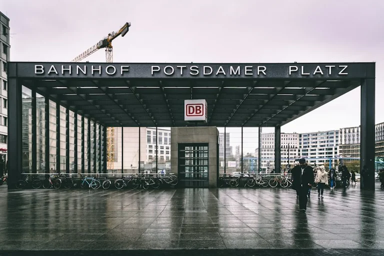 Sonntag: Wetter- und Bahncheck vor der Abfahrt