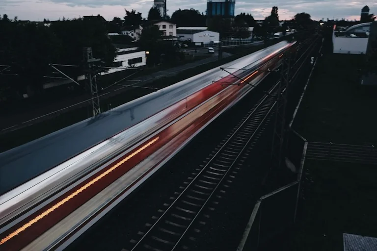 Zug im Traum verpasst: Was dieses Bild bedeuten kann
