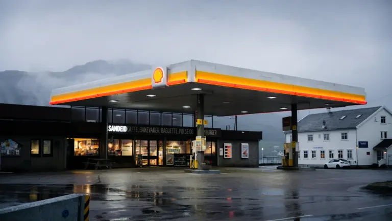 Spritpreise vergleichen: So lohnt sich der Tankstopp auf der Herbstfahrt