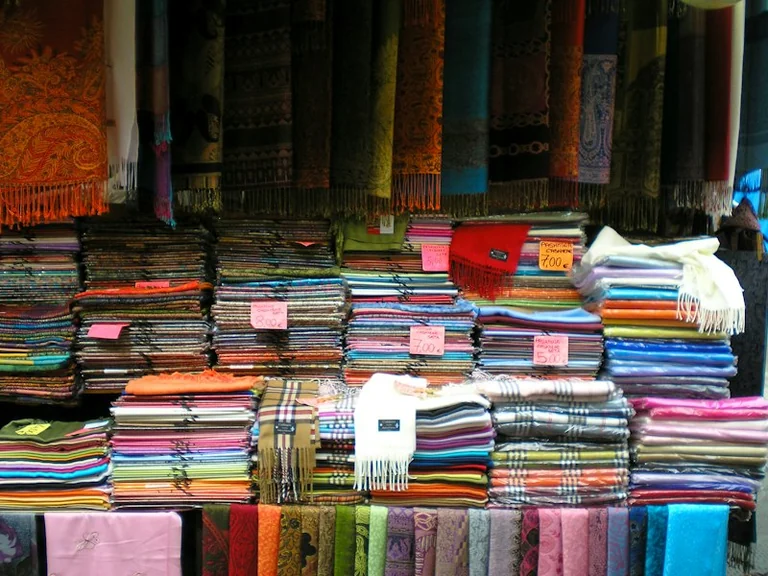Stoffmarkt in Regensburg: Stoffe und Zubehör am 3. Oktober